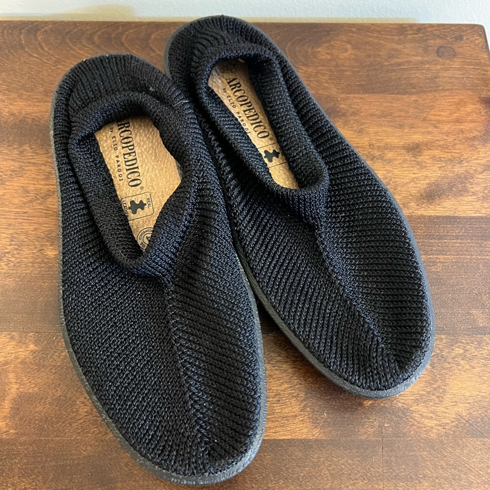 New Arcopedico Black Knit Loafers ladies sz 39/ 8